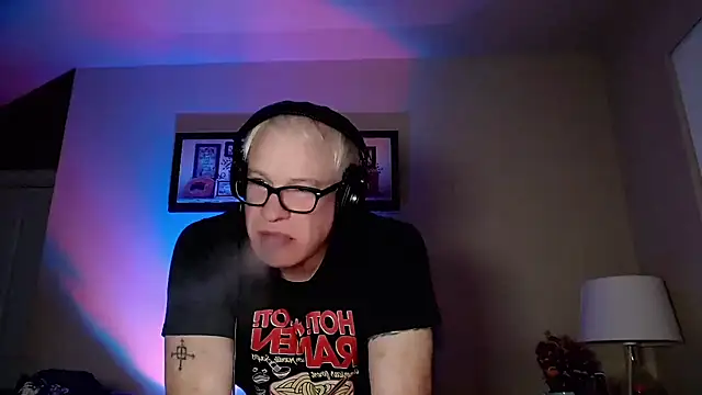 Snarfle82 online show from November 2025 10:57:02 AM