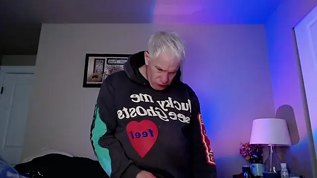 Snarfle82 online show from November 2025 08:24:02 PM