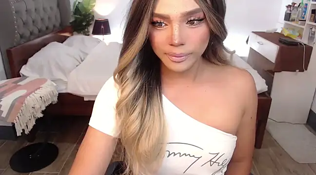 liaa lurrecams online show from March 2025 06:01:01 PM