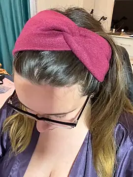 DienkaGreen online show from November 2025 08:08:02 AM