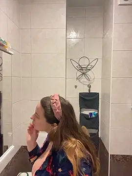 DienkaGreen online show from December 2025 07:04:02 AM