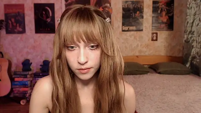 Snapshot of Friendly_Ellie chatting on July 2026 12:34:02 AM Friendly Ellie online show from July 2026 12:34:02 AM