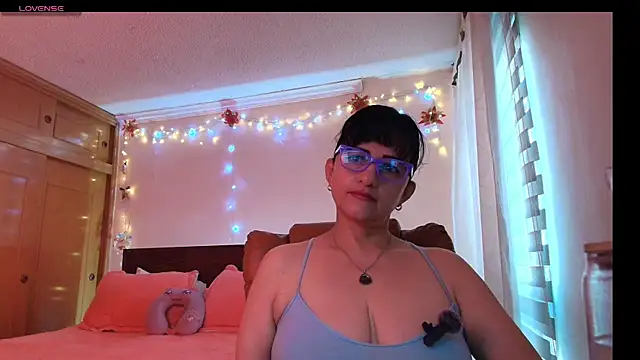 ISABEEL SOFIA01 online show from April 2026 12:43:01 PM