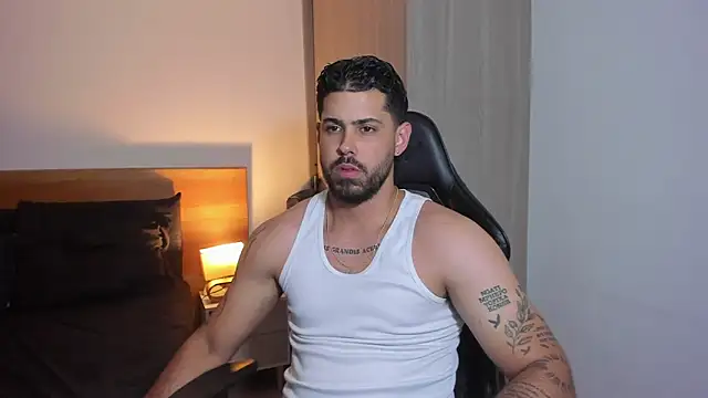 Snapshot of Justyn_Torres chatting on December 2024 07:11:02 PM Justyn Torres online show from December 2024 07:11:02 PM