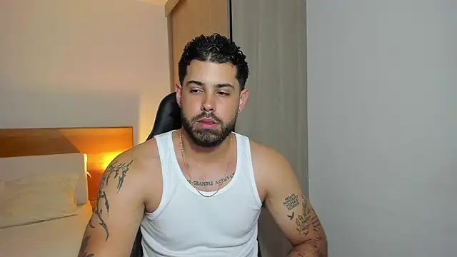 Snapshot of Justyn_Torres chatting on January 2025 10:02:02 PM Justyn Torres online show from January 2025 10:02:02 PM