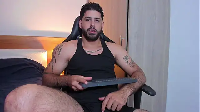 Snapshot of Justyn_Torres chatting on January 2025 03:43:01 PM Justyn Torres online show from January 2025 03:43:01 PM