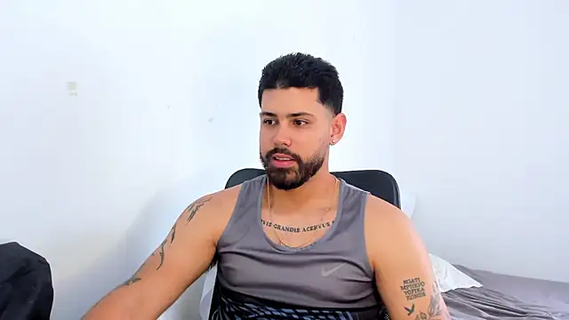 Justyn Torres online show from October 2025 01:46:02 PM