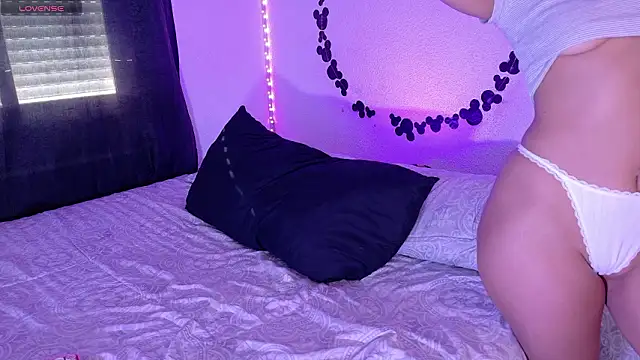 KLOE MARTINS online show from March 2026 08:40:01 AM