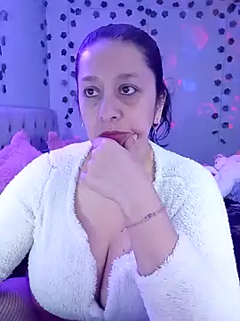 Snapshot of camilalatti chatting on January 2025 10:02:01 PM camilalatti online show from January 2025 10:02:01 PM