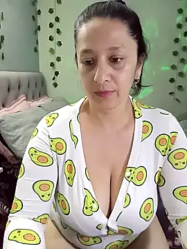 Snapshot of camilalatti chatting on February 2025 10:17:02 PM camilalatti online show from February 2025 10:17:02 PM