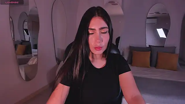 Snapshot of MarieJaneX chatting on December 2024 11:21:01 AM MarieJaneX online show from December 2024 11:21:01 AM