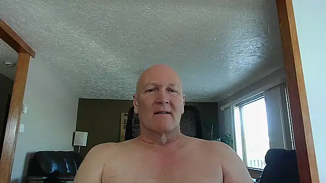 Snapshot of BasicAnt chatting on January 2025 08:37:01 PM BasicAnt online show from January 2025 08:37:01 PM