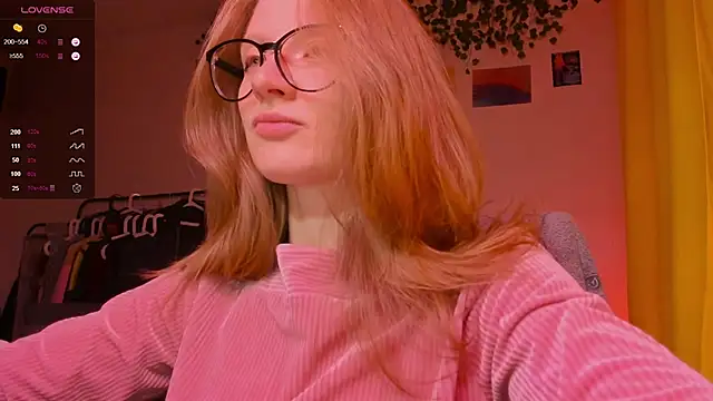 Snapshot of mollytuck chatting on December 2025 03:51:01 PM mollytuck online show from December 2025 03:51:01 PM