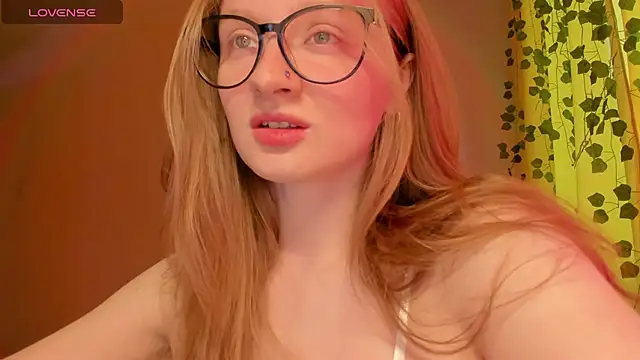 Snapshot of mollytuck chatting on June 2026 03:57:01 PM mollytuck online show from June 2026 03:57:01 PM