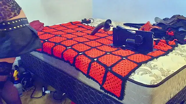 Snapshot of DoMeDoggyDiana chatting on October 2025 12:56:01 PM DoMeDoggyDiana online show from October 2025 12:56:01 PM