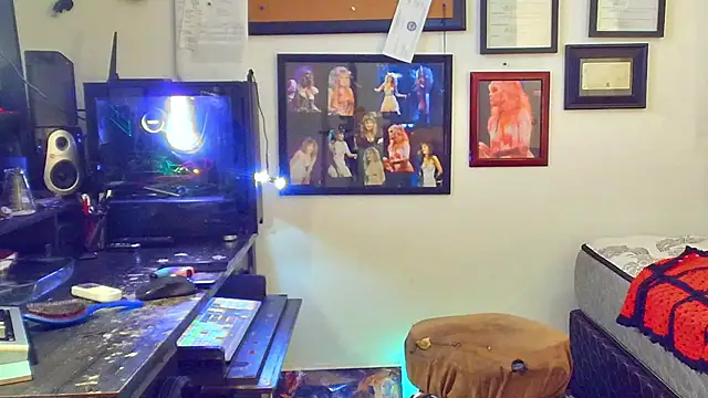 Snapshot of DoMeDoggyDiana chatting on November 2025 03:17:02 PM DoMeDoggyDiana online show from November 2025 03:17:02 PM