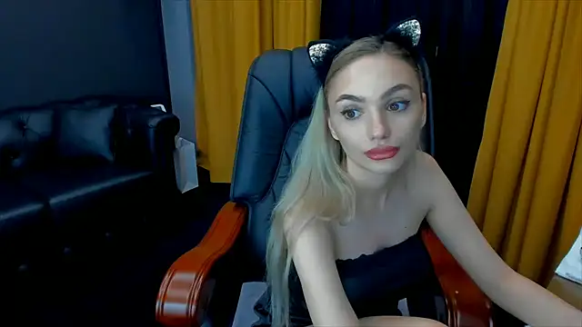 Snapshot of HaleySweet18 chatting on July 2026 10:38:02 PM HaleySweet18 online show from July 2026 10:38:02 PM