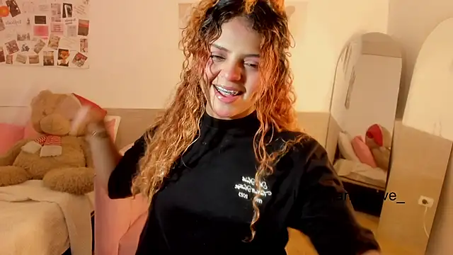 ValienteGirl  online show from October 2025 07:34:01 PM