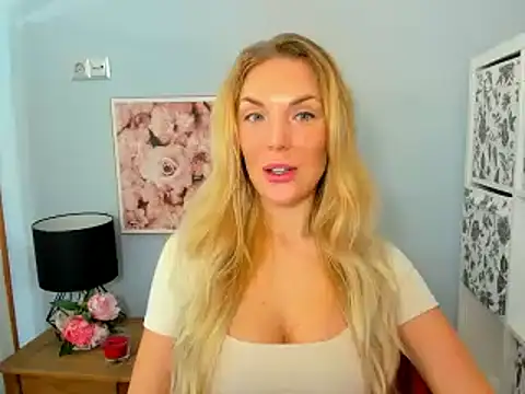 Snapshot of AulloraHoney chatting on December 2024 09:35:01 AM AulloraHoney online show from December 2024 09:35:01 AM