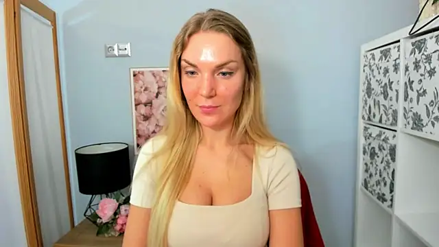 Snapshot of AulloraHoney chatting on February 2025 06:23:02 PM AulloraHoney online show from February 2025 06:23:02 PM