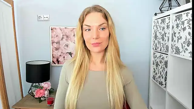 Snapshot of AulloraHoney chatting on February 2025 09:33:01 AM AulloraHoney online show from February 2025 09:33:01 AM