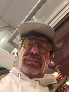 Snapshot of maxximere chatting on February 2026 11:24:02 PM maxximere online show from February 2026 11:24:02 PM