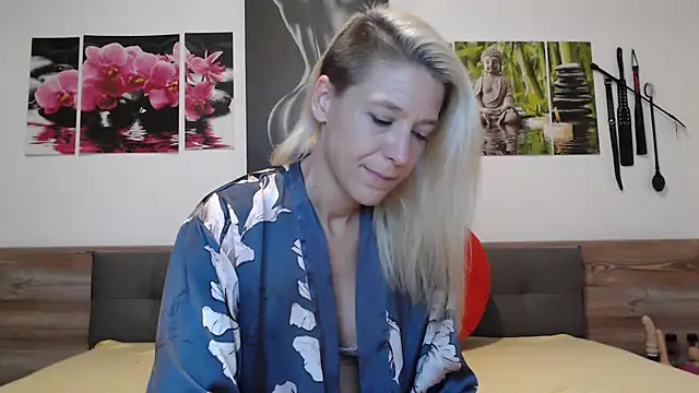 Naschkatze01 online show from October 2025 07:48:01 PM