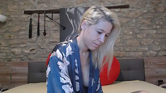 Naschkatze01 online show from December 2025 08:23:01 AM