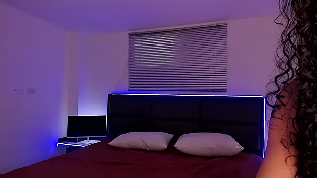 GiaFaaris online show from February 2025 05:07:01 PM