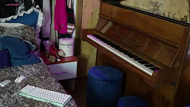 VanessaDoyle online show from September 2025 02:19:01 PM