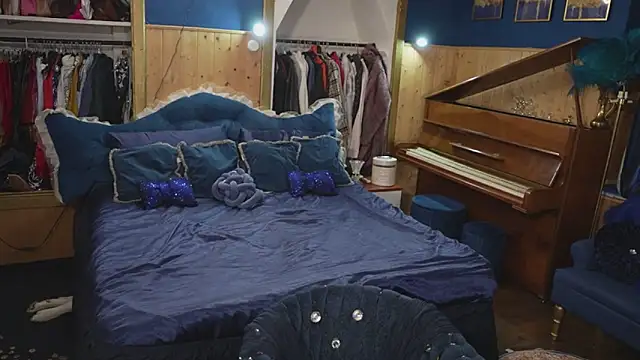 VanessaDoyle online show from October 2025 08:04:01 PM