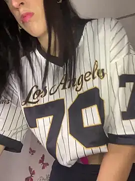 Amira Milker online show from December 2024 03:37:01 PM