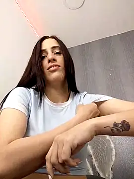 Amira Milker online show from February 2025 01:06:01 PM