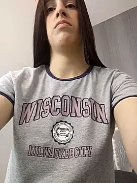 Amira Milker online show from March 2025 01:10:02 PM