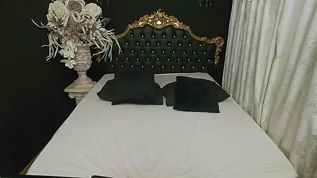 Snapshot of MichaelaDark chatting on February 2025 04:26:02 AM MichaelaDark online show from February 2025 04:26:02 AM