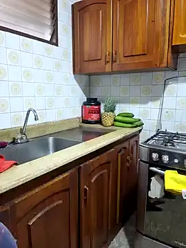 S Mia online show from February 2025 04:03:01 PM