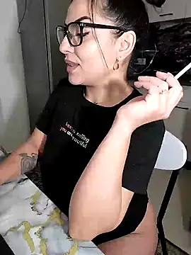 hot-babygirl online show from February 2025 07:00:01 PM