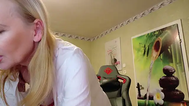 HotLana69 online show from October 2025 05:58:02 PM