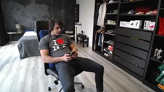 Snapshot of samricci21 chatting on March 2026 01:05:02 PM samricci21 online show from March 2026 01:05:02 PM