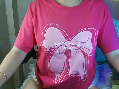 Snapshot of Sweet_kitty60xx chatting on November 2025 08:17:02 AM Sweet kitty60xx online show from November 2025 08:17:02 AM