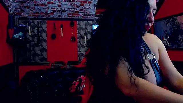 Snapshot of DommeBellatrix chatting on February 2025 04:42:02 PM DommeBellatrix online show from February 2025 04:42:02 PM