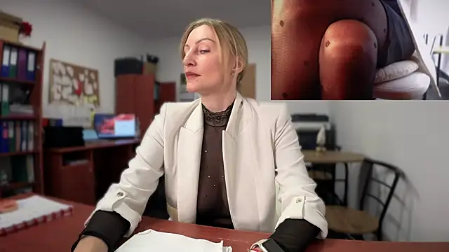 legsLONG online show from December 2024 08:01:01 AM