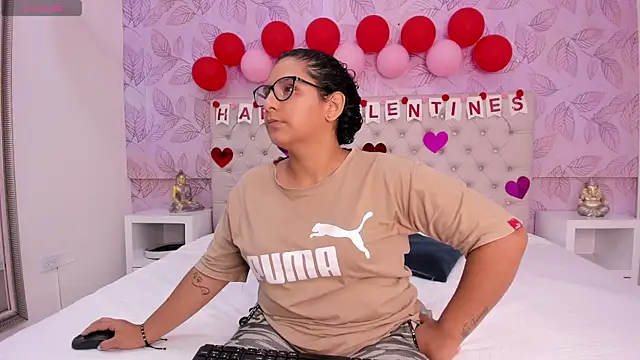 DanielleEvans  online show from February 2025 11:21:01 AM