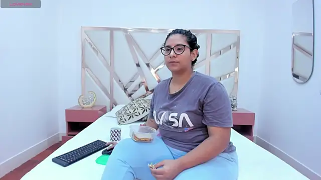 DanielleEvans  online show from February 2025 11:41:01 AM