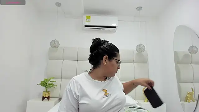 DanielleEvans  online show from September 2025 11:21:02 AM