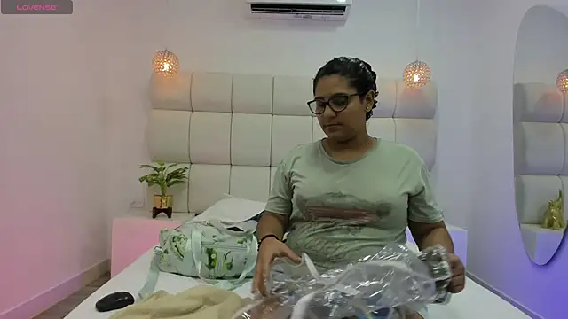 DanielleEvans  online show from September 2025 11:23:02 AM