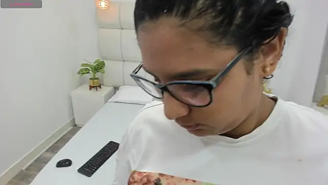 DanielleEvans  online show from October 2025 11:21:02 AM