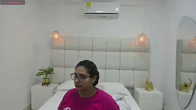 DanielleEvans  online show from October 2025 11:22:01 AM