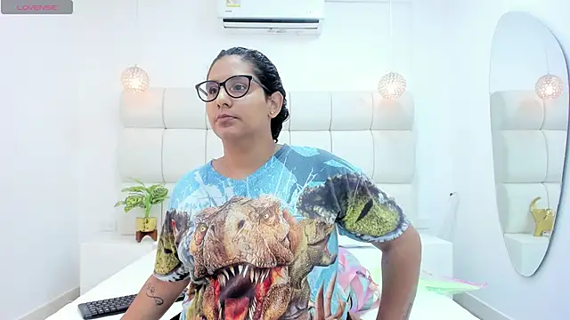 DanielleEvans  online show from October 2025 11:25:01 AM