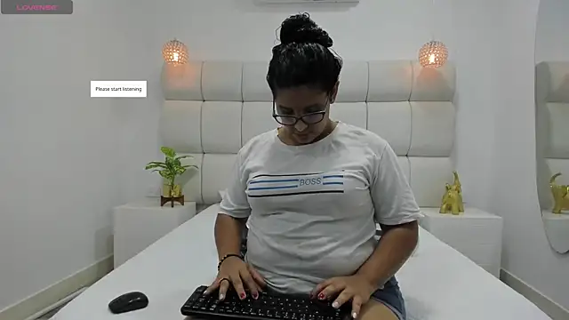 DanielleEvans  online show from November 2025 11:24:01 AM